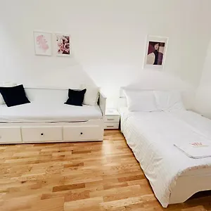 New Complex Florenc Appartement
